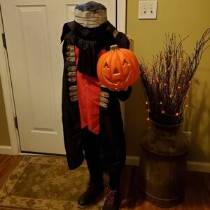 Kids Halloween costume. Headless horseman. Size large